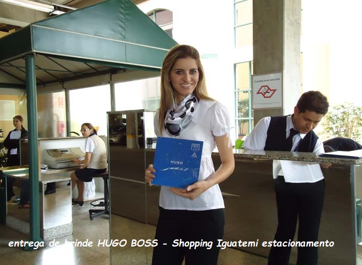 Ação Hugo Concept entrega brinde.jpg